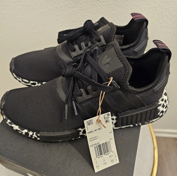 Adidas NMD_R1 Runner Sneaker womans size 8 1/2 M. - Picture 3 of 6